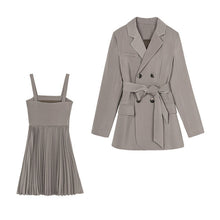 Load image into Gallery viewer, High quality women's suits large size XL-5XL 2019 autumn new loose double-breasted blazer Women's casual pleated dress suit
